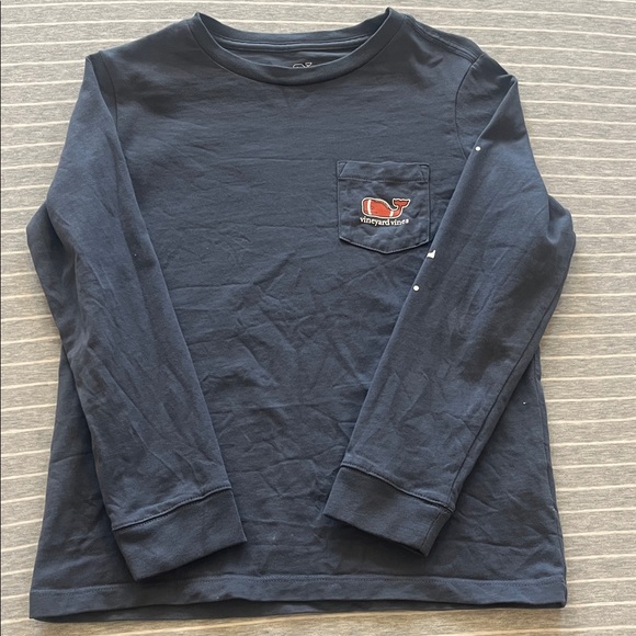 GUC Vineyard Vines boys size 7 football tshirt - Picture 3 of 4